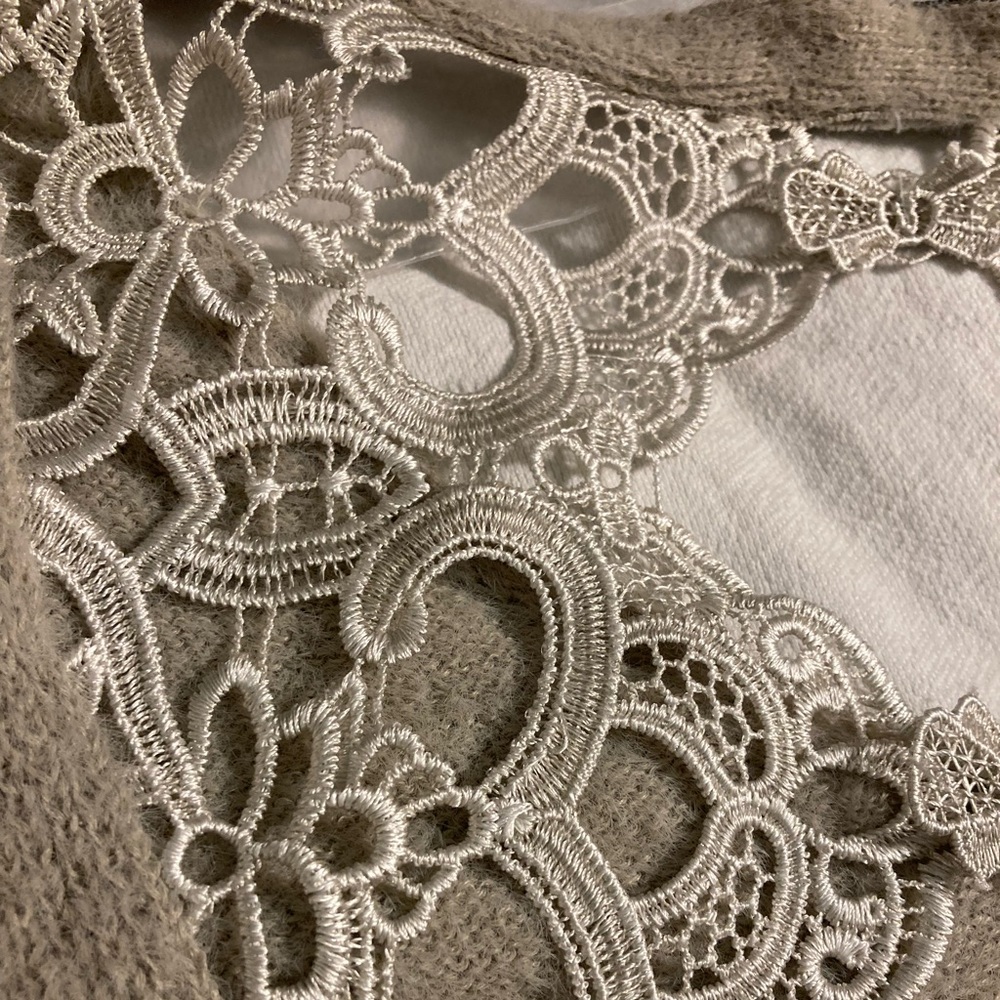 Lace V-Neck Casual Sweater - Picture 10 of 16
